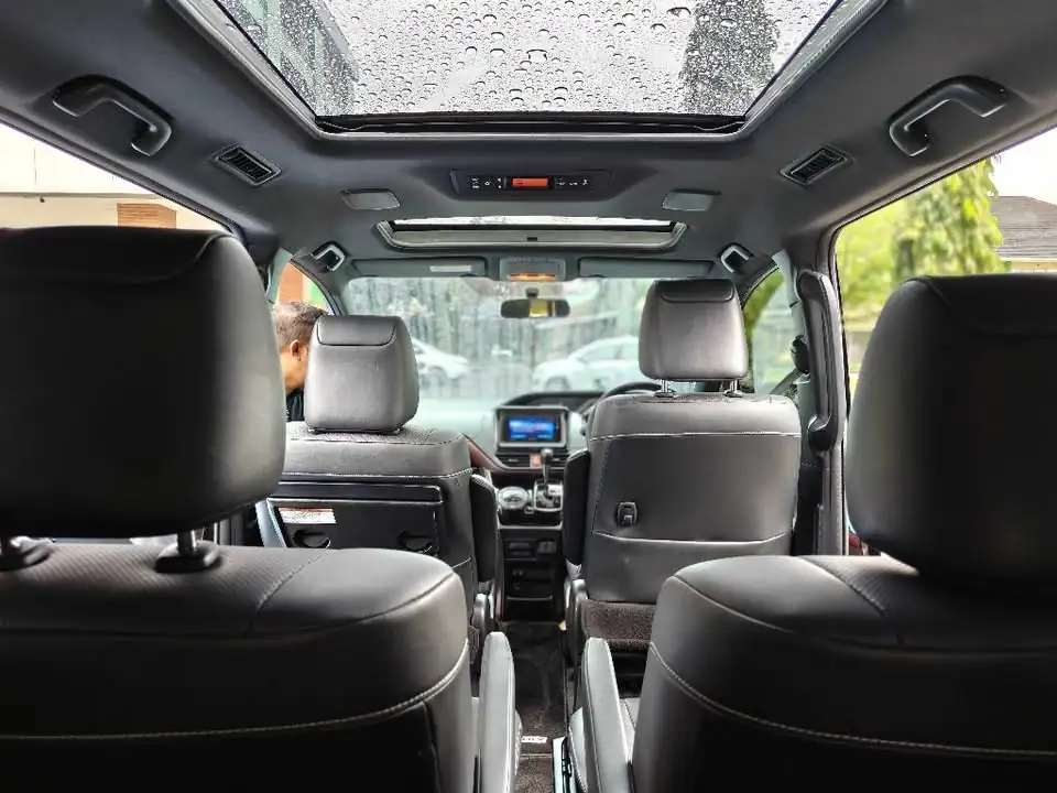 2019 BU TOYOTA VOXY PANORAMIC SUNROOF hari ini harus jadi uang