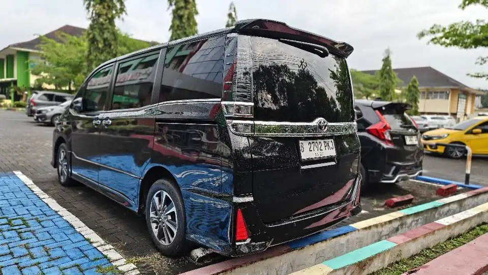 2019 BU TOYOTA VOXY PANORAMIC SUNROOF hari ini harus jadi uang
