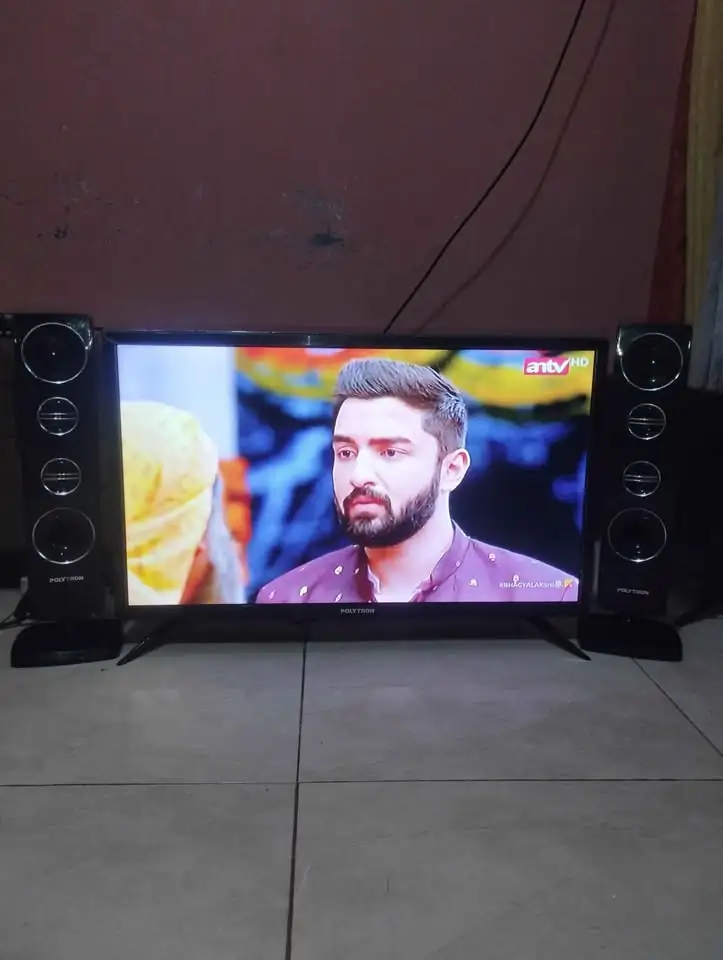 Tv led Polytron + speaker tower 32 inch . Barang segel. Garansi