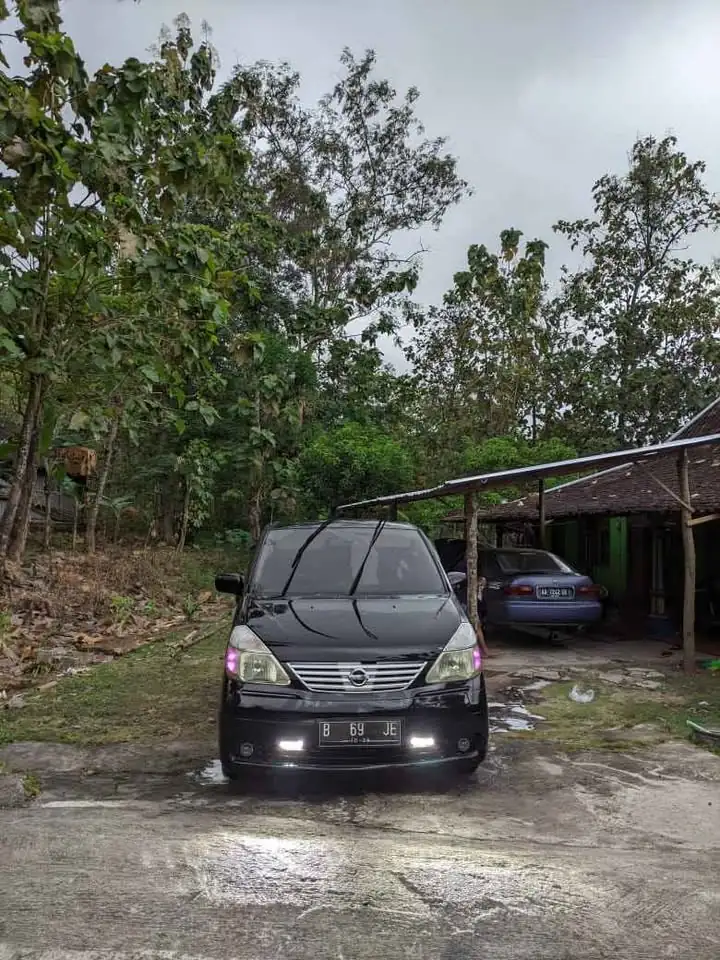 2004 Nissan serena