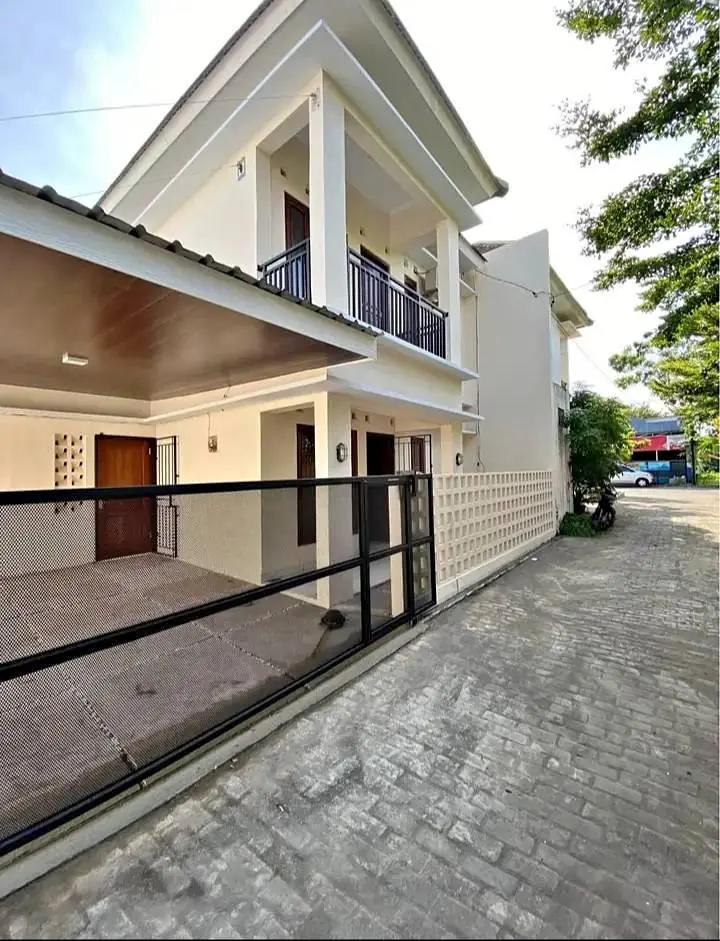 RUMAH MEWAH BANGUNAN BARU 2 LANTAI AREA SELATAN TERMINAL GIWANGAN