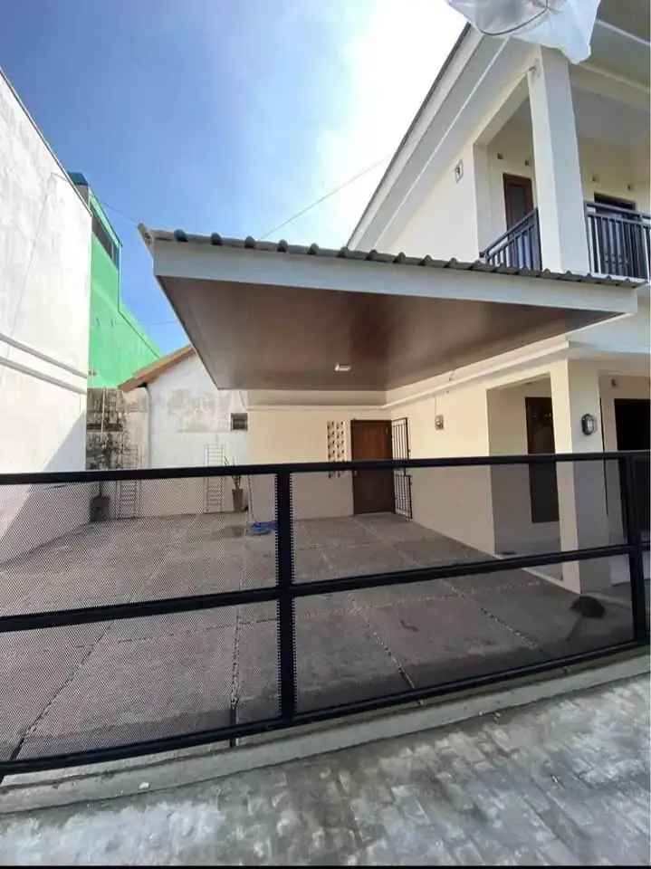 RUMAH MEWAH BANGUNAN BARU 2 LANTAI AREA SELATAN TERMINAL GIWANGAN