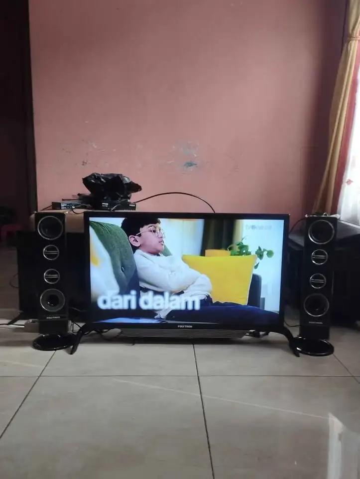 Tv led Polytron + speaker tower 32 inch . Barang segel. Garansi