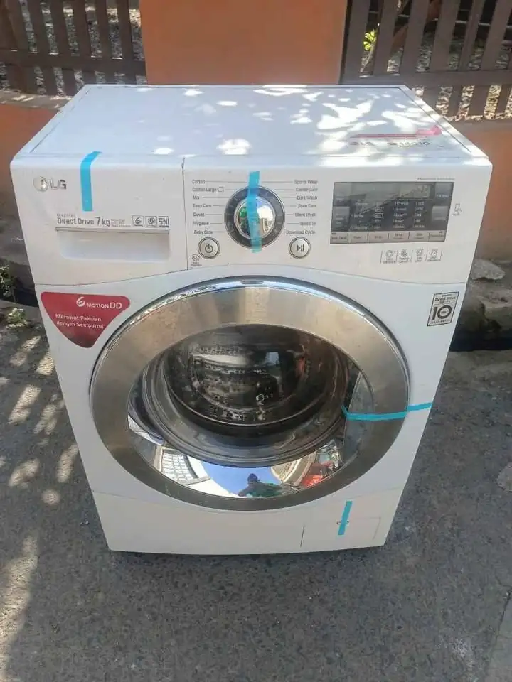 Mesin cuci front loading LG