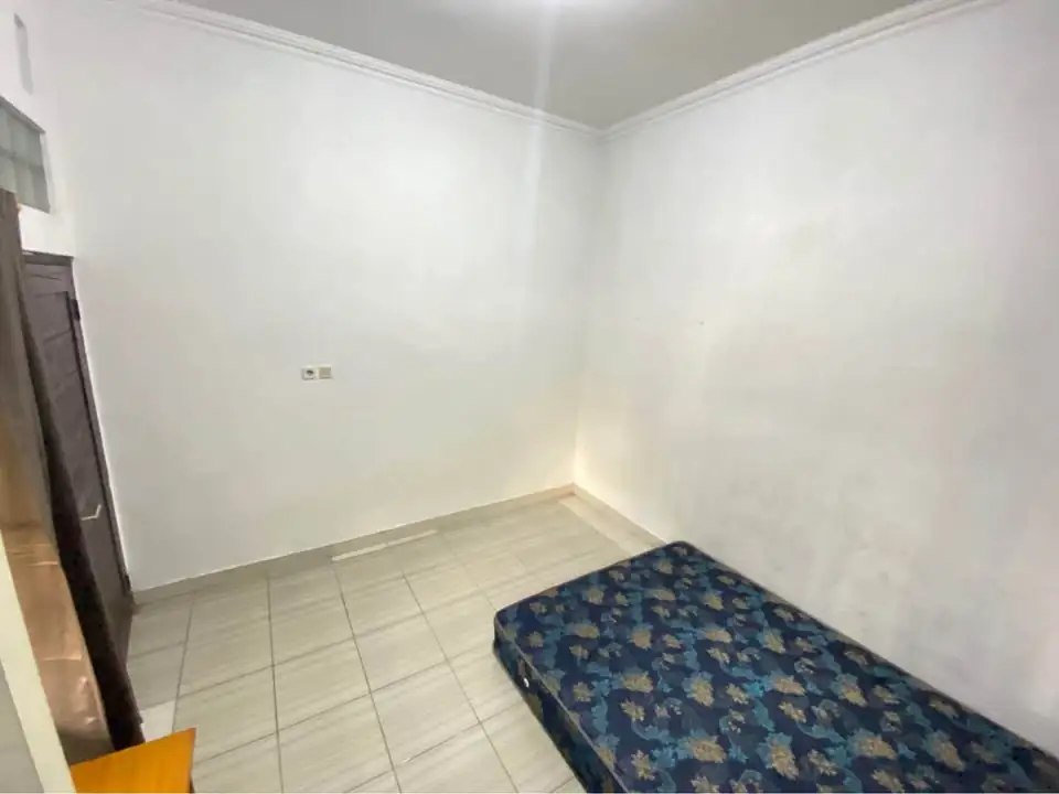 2 Beds 2 Baths – House
