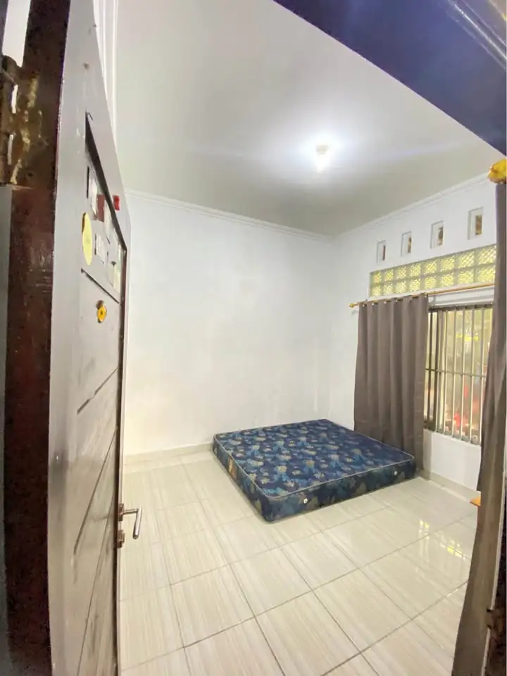 2 Beds 2 Baths – House