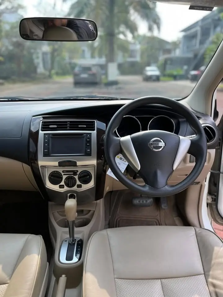 2013 Nissan grand livina hws matic