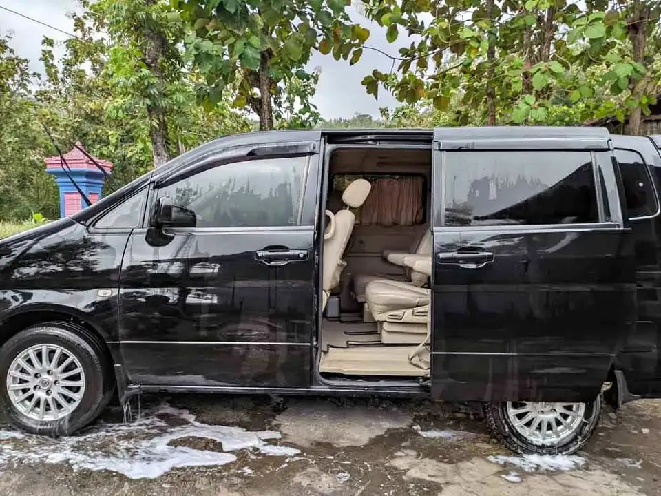 2004 Nissan serena