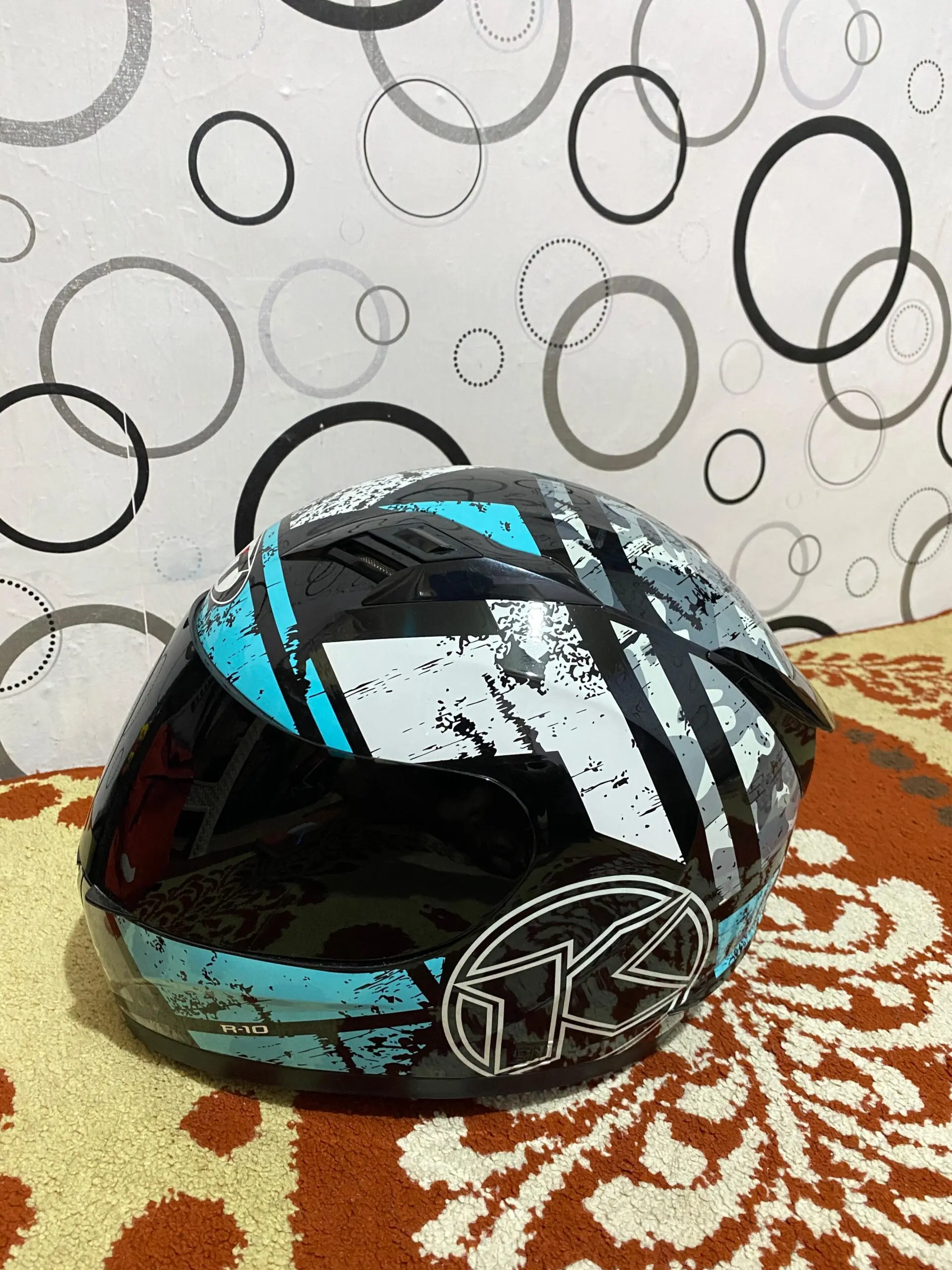 “Jual Cepat Helm [KYT R10, Full Face] – Jarang Dipakai!”