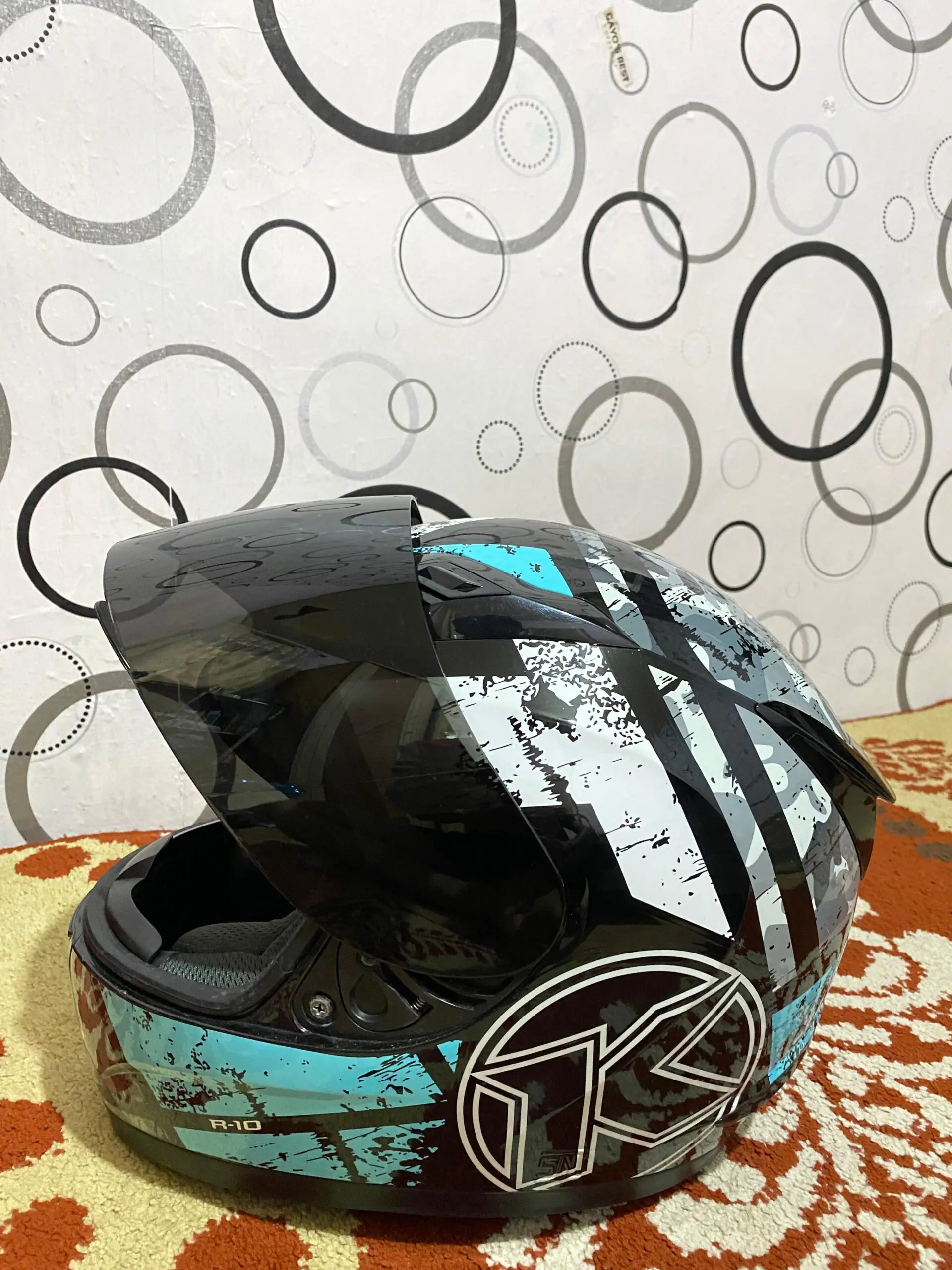 “Jual Cepat Helm [KYT R10, Full Face] – Jarang Dipakai!”