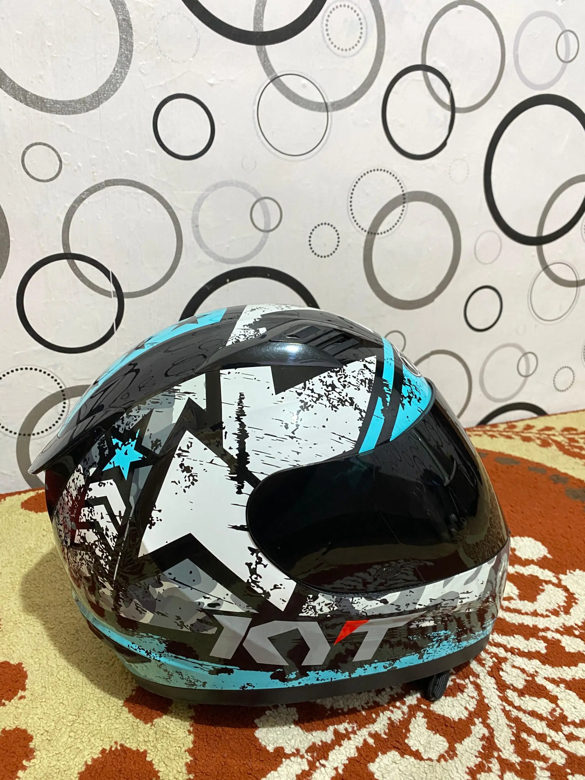 “Jual Cepat Helm [KYT R10, Full Face] – Jarang Dipakai!”