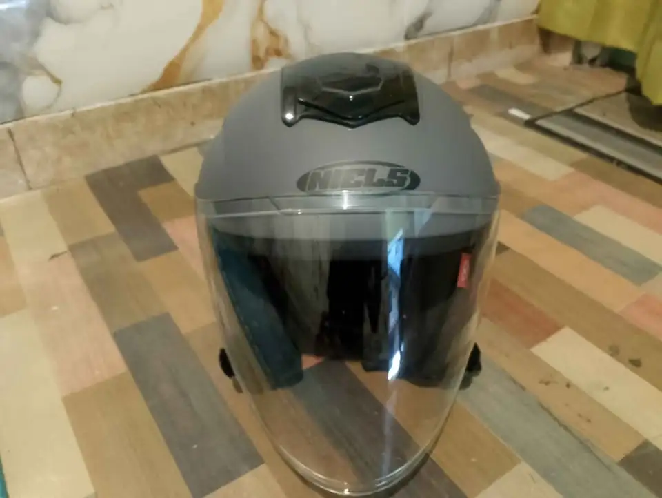 Helm niels Like new baru 2x pakai