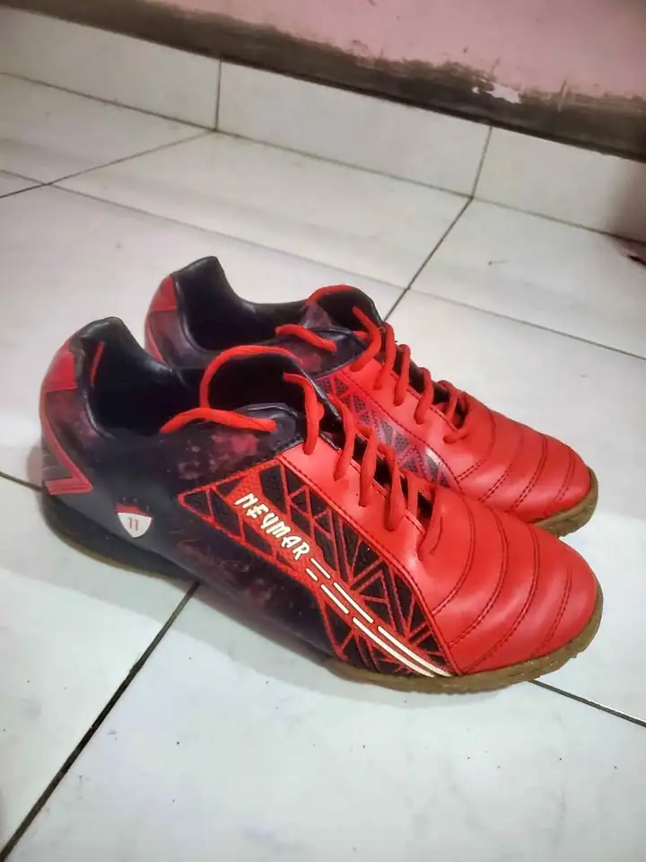 Sepatu olahraga