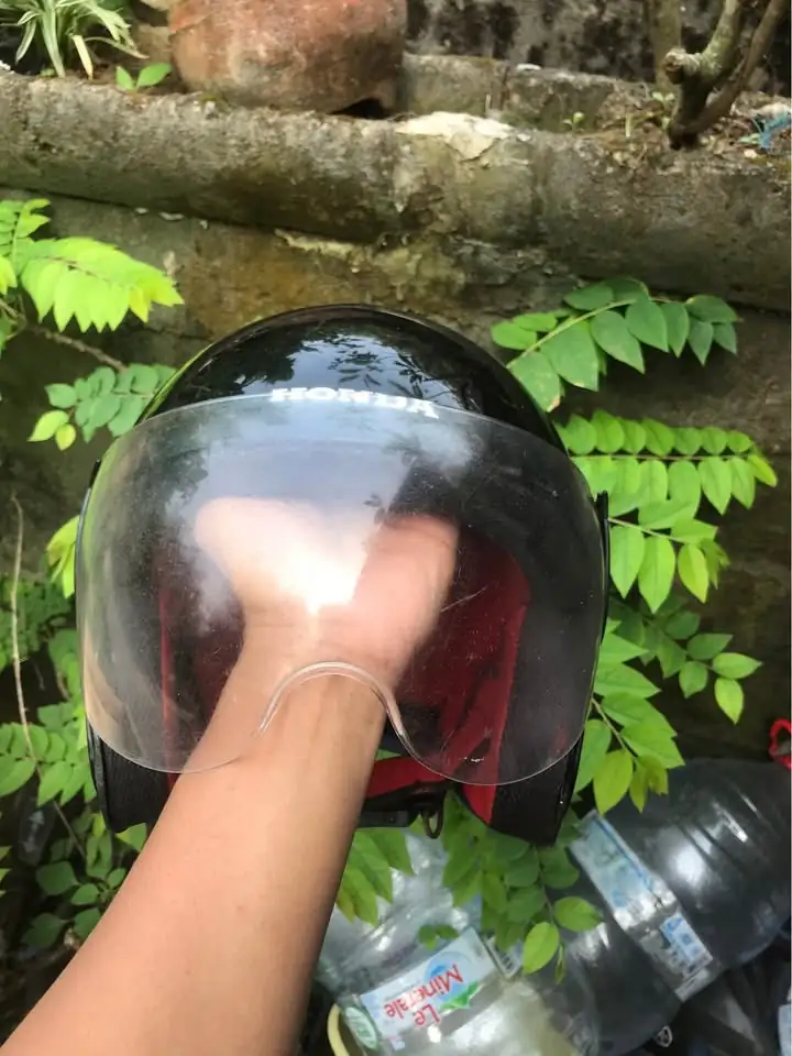 Helm scoopy hitam