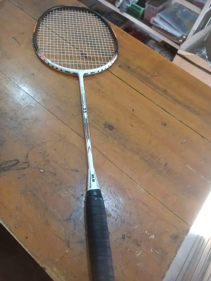 Raket badminton