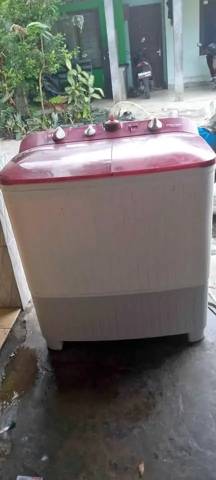 Dijual mesin cuci 2 tabung merk POLYTRON