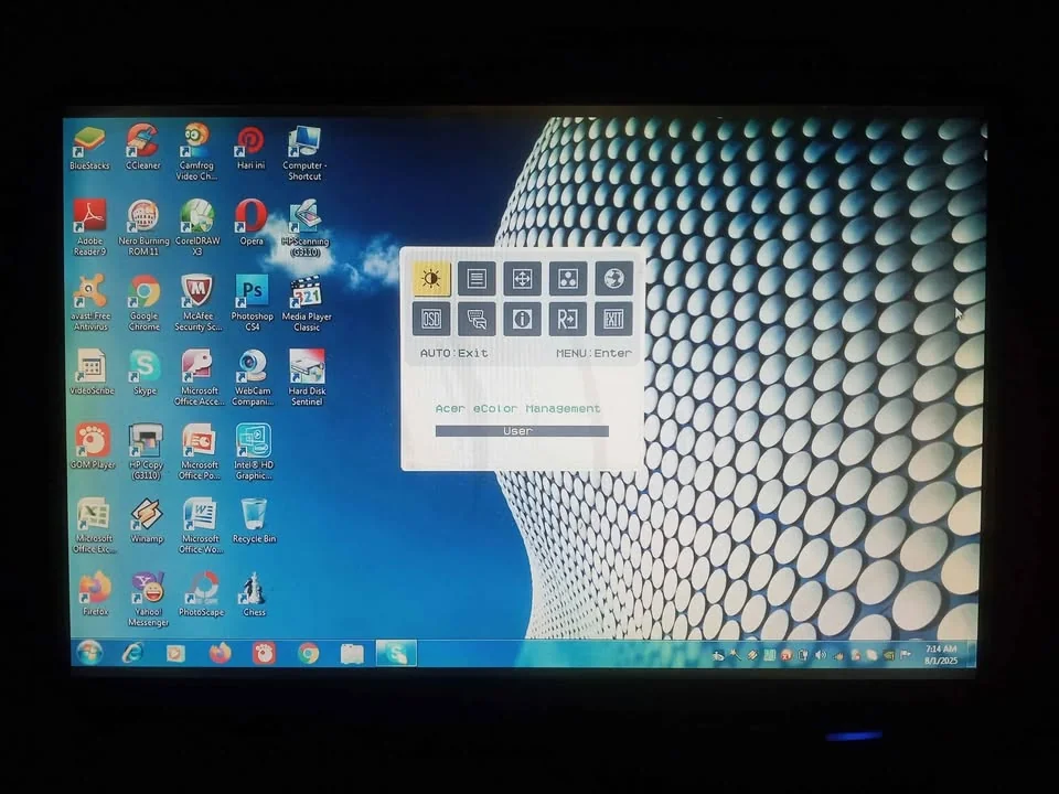 Monitor Komputer Acer 17 Inch Hidup