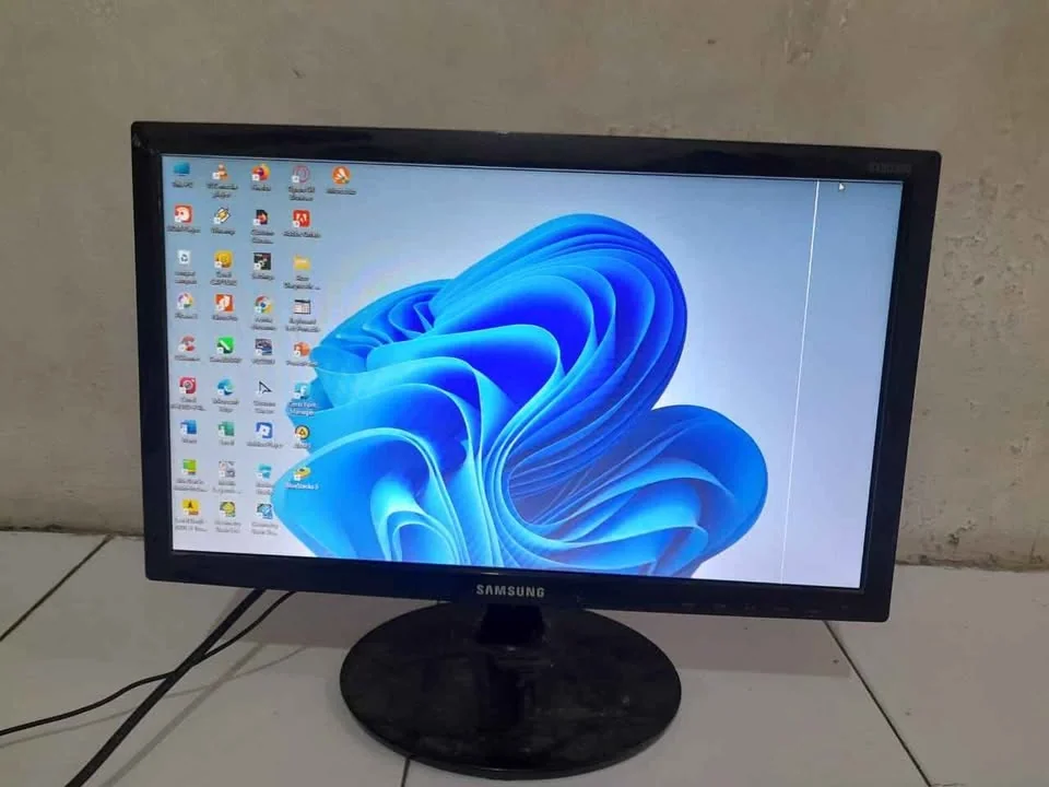 Led monitor 19 inc samsung HDMI