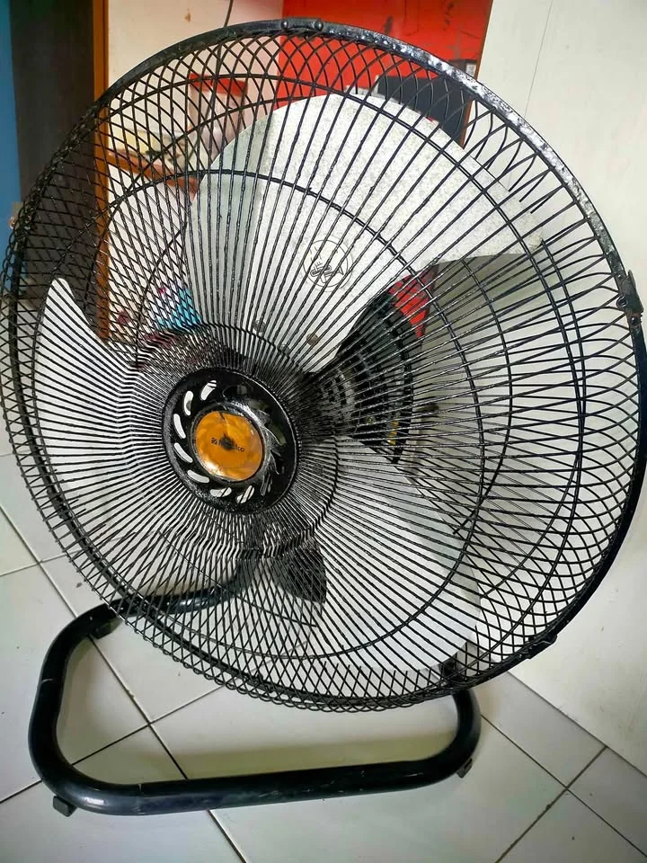 Kipas Angin Miyako Besi 18″
