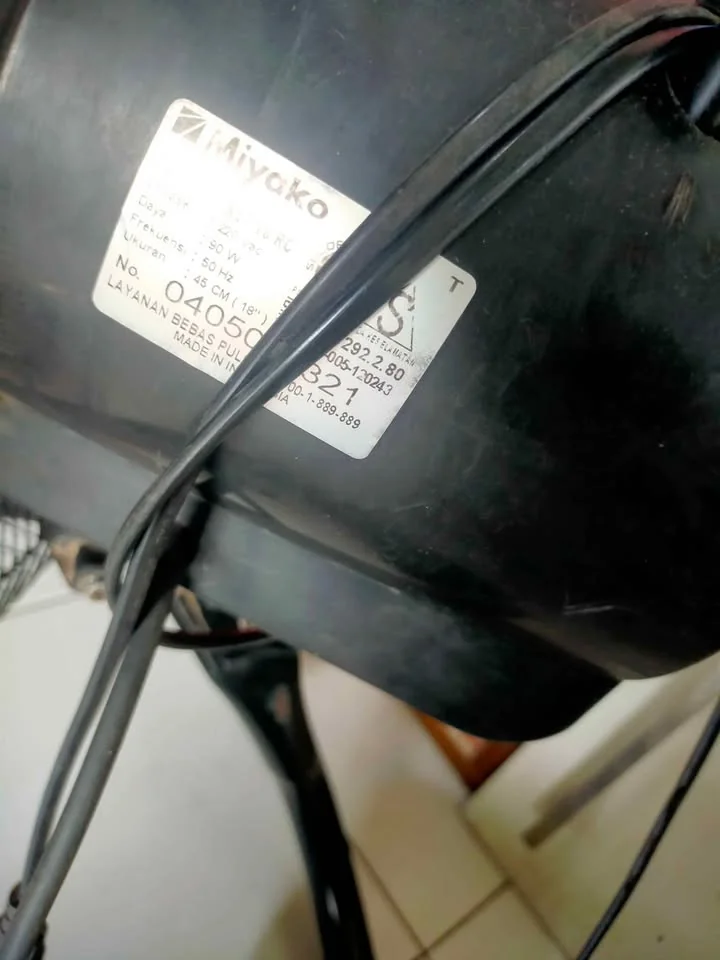 Kipas Angin Miyako Besi 18″