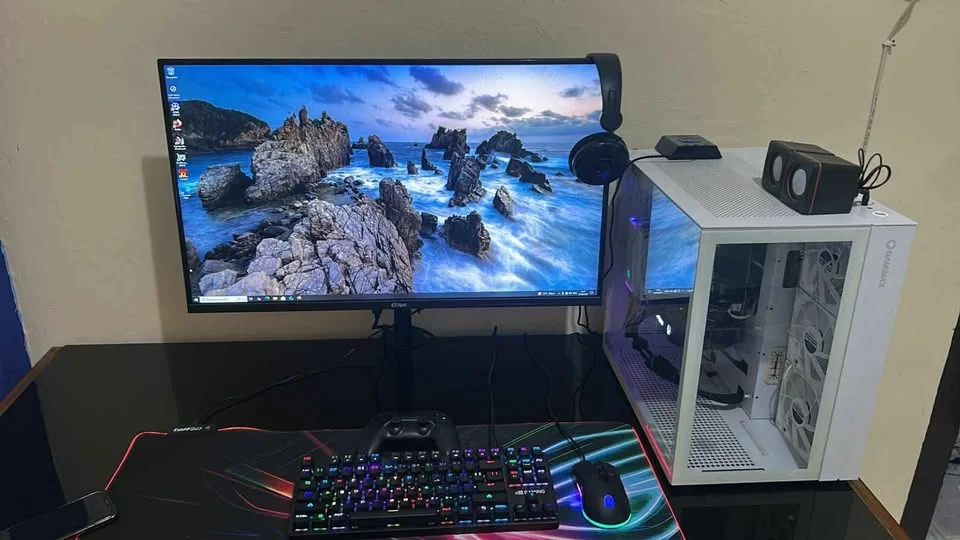 Jual 1 Set Pc ddr5 Gaming Rtx 5070 & monitor 32 inch 2k 165hz murah