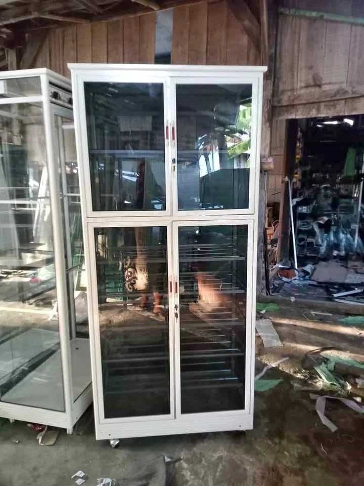 rak sepatu kaca
