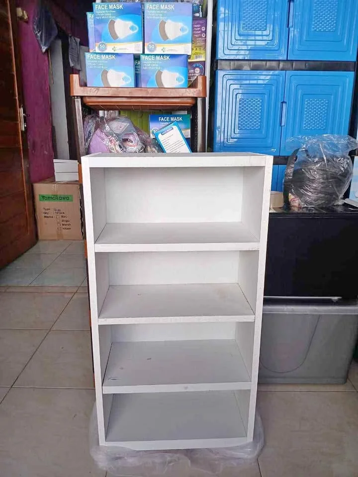 Rak sepatu kayu