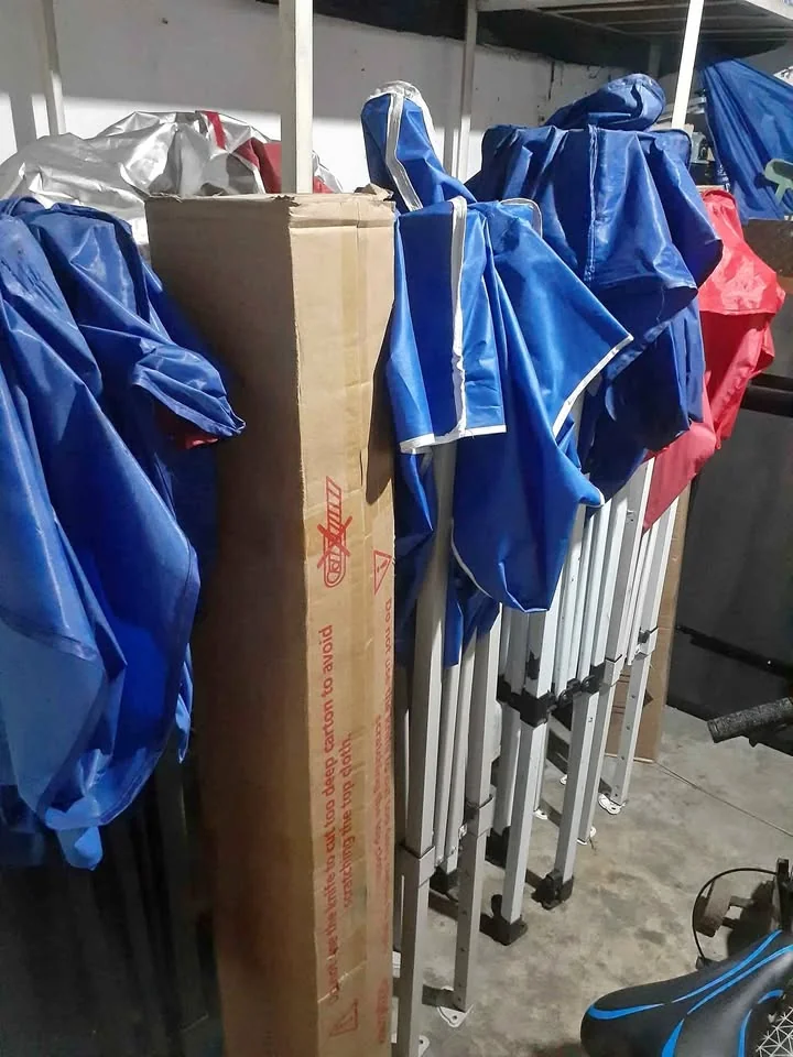 Menyewakan tenda lipat cocok untuk iven atau jualan disunmor