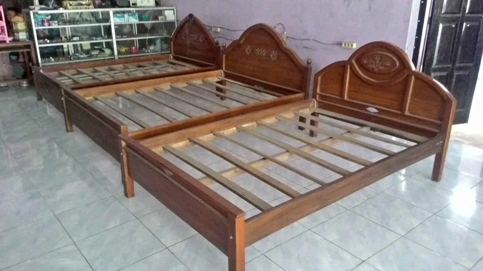 Dipan/tempat tidur kayu jati