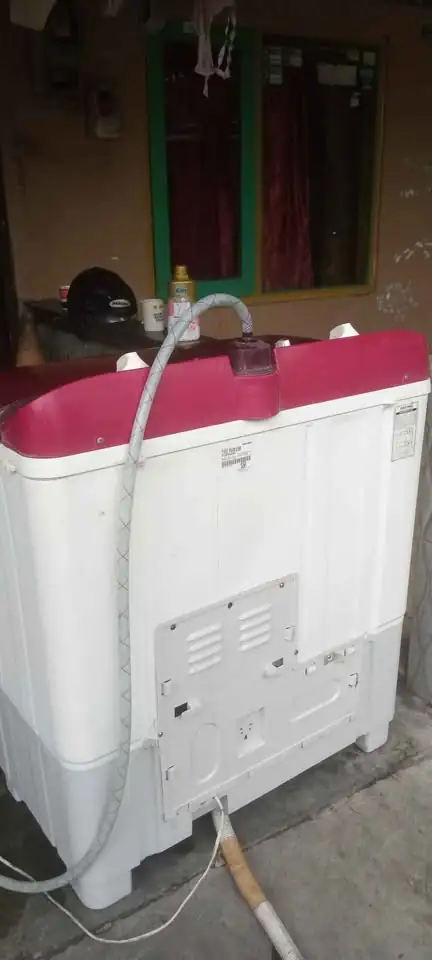 Dijual mesin cuci 2 tabung merk POLYTRON