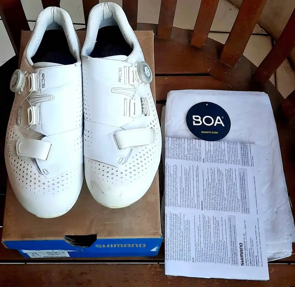 Sepatu cleat