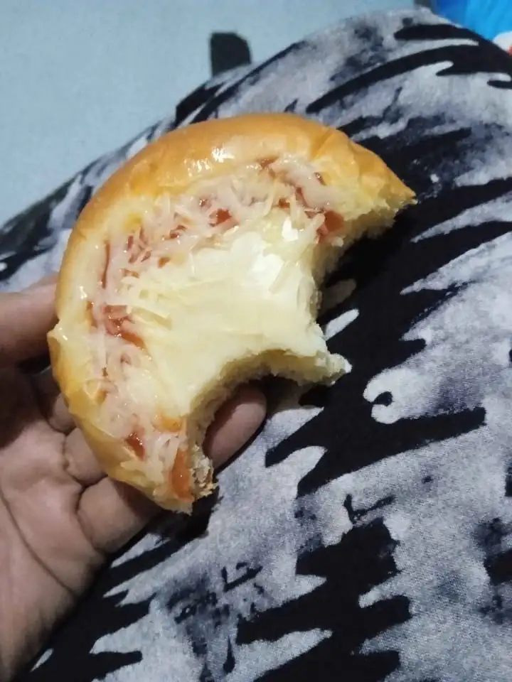 Burger mini dan aneka roti manis lainnya