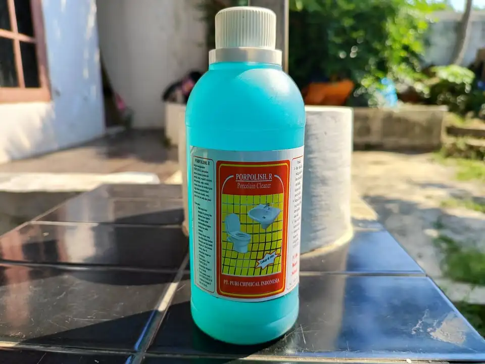 Cairan Pembersih Kerak Keramik Membandel Ampuh dan Bagus