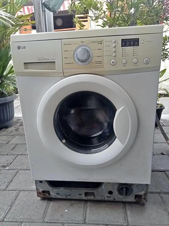 Mesin cuci front loading LG inverter
