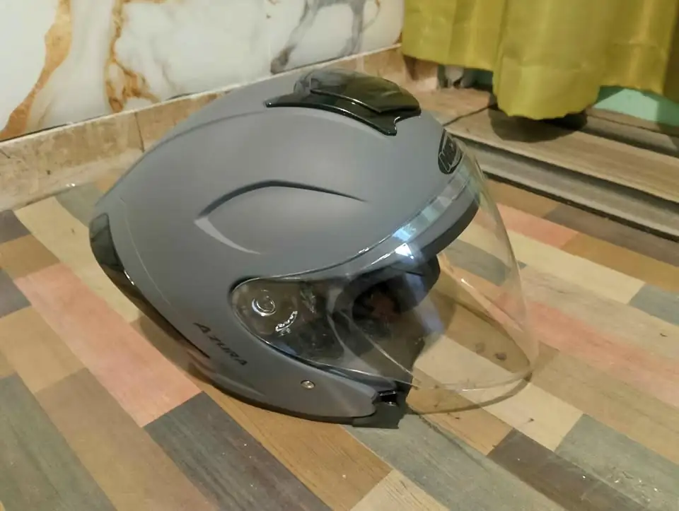 Helm niels Like new baru 2x pakai