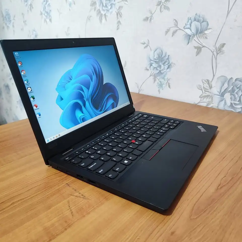 Laptop Lenovo Intel i5 Gen 8|RAM 8GB|SSD 256GB