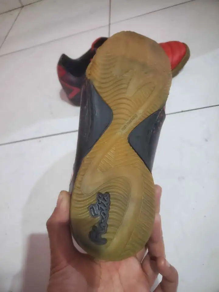 Sepatu olahraga