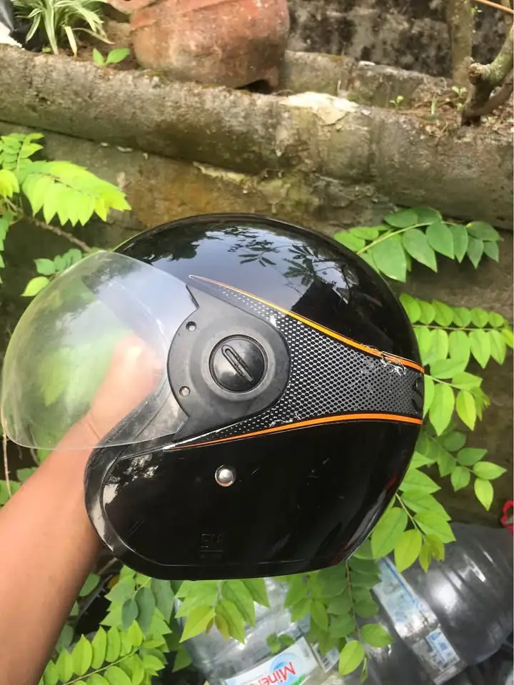 Helm scoopy hitam