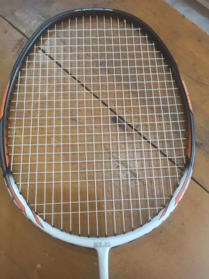 Raket badminton