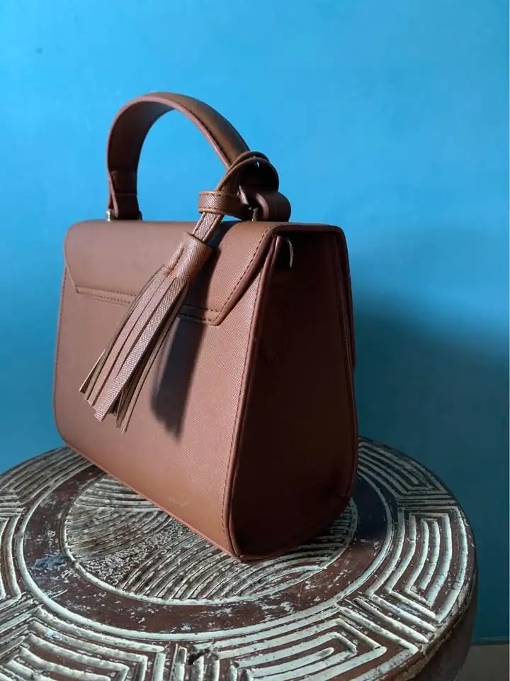 Dijual Tas slingbag damelia