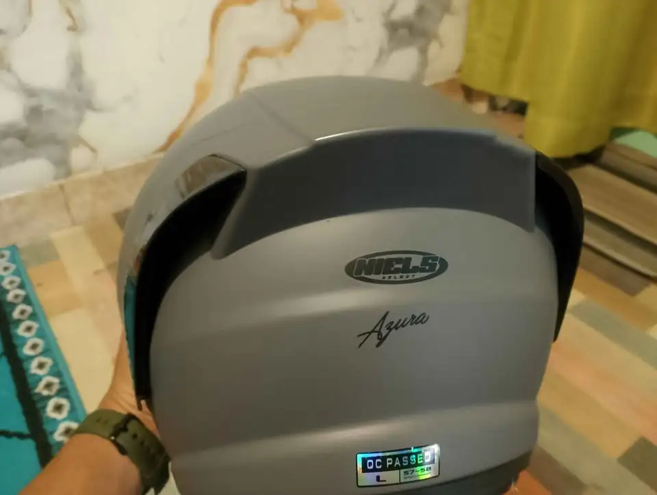Helm niels Like new baru 2x pakai
