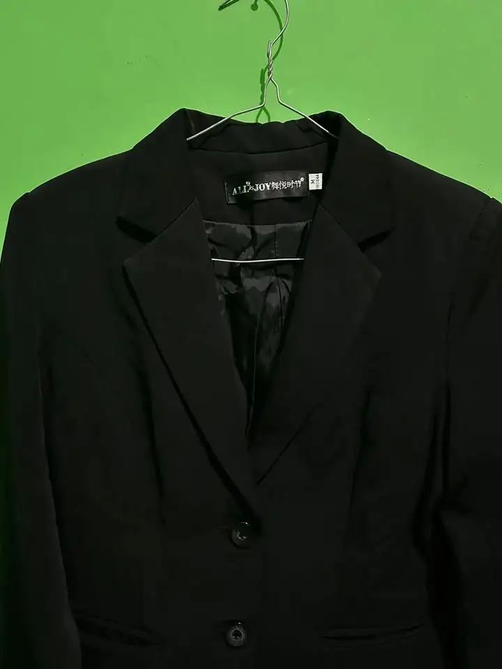 JAS HITAM. BLAZER HITAM LIKE NEW UKURAN S PRELOVED