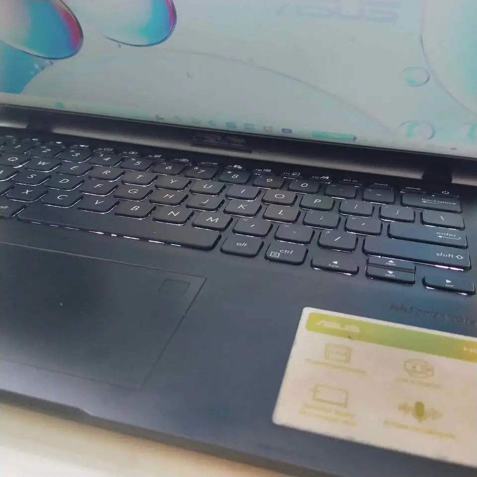 LAPTOP ASUS A1400EA •