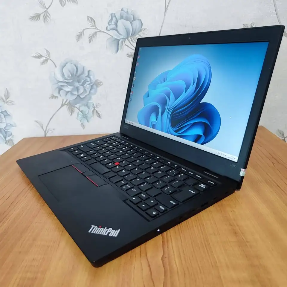 Laptop Lenovo Intel i5 Gen 8|RAM 8GB|SSD 256GB