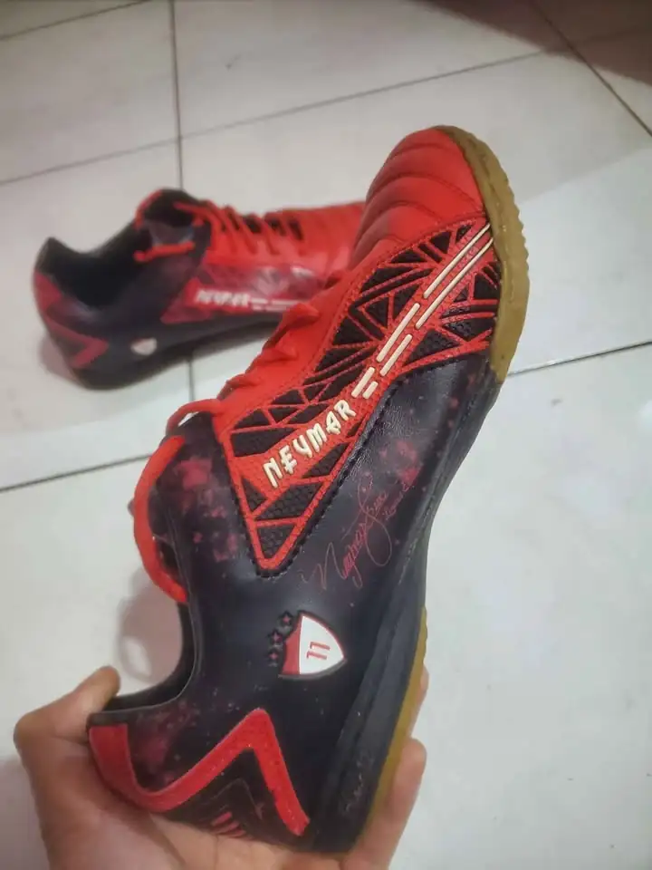 Sepatu olahraga
