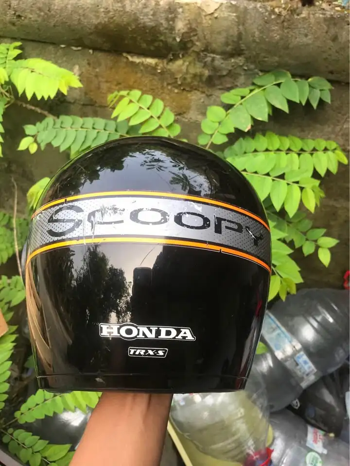 Helm scoopy hitam