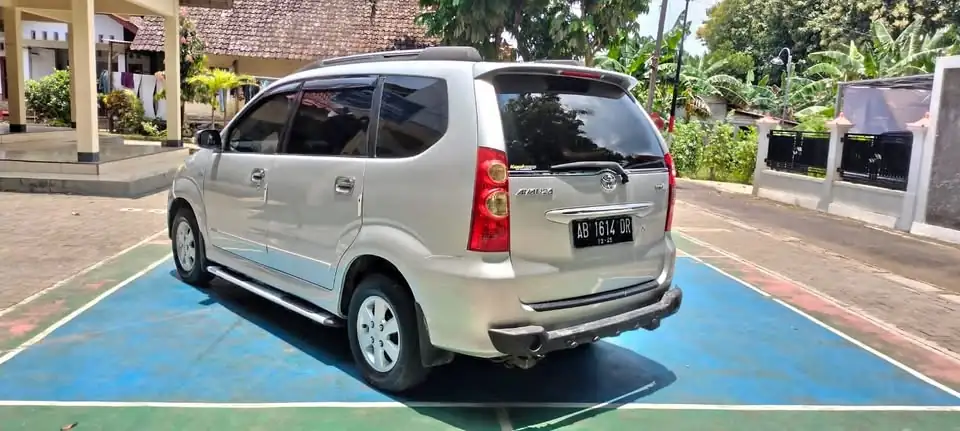 mobil bekas Avanza G Tahun 2011