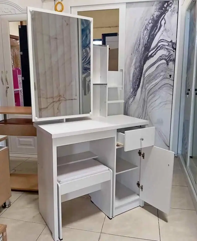 Meja rias kaca sleding