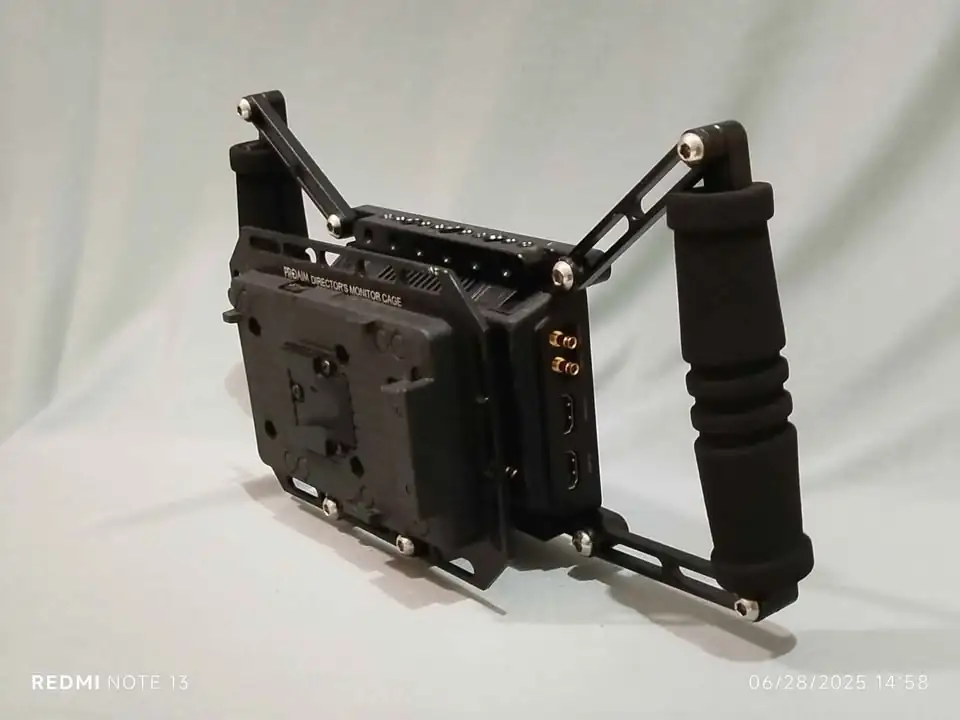 Monitor Blackmagic Video Assist 5 inch Monitor Cage Proaim
