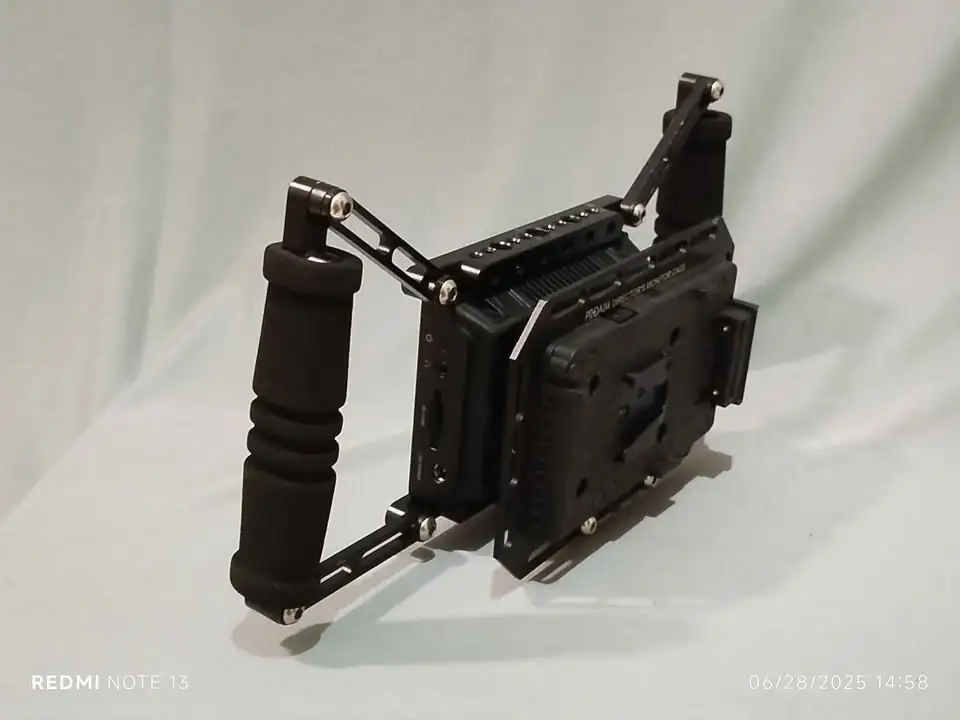 Monitor Blackmagic Video Assist 5 inch Monitor Cage Proaim